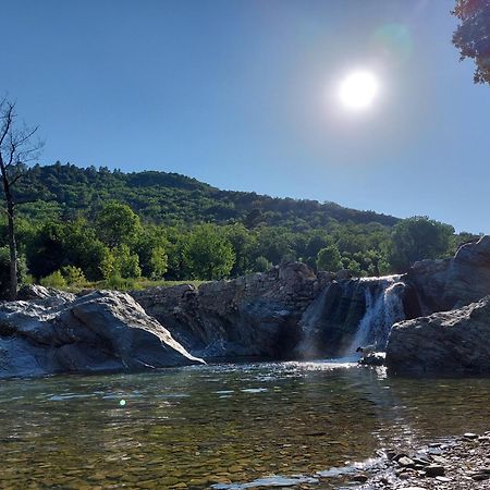Gîte et jardin en bord de rivière Saumane Esterno foto