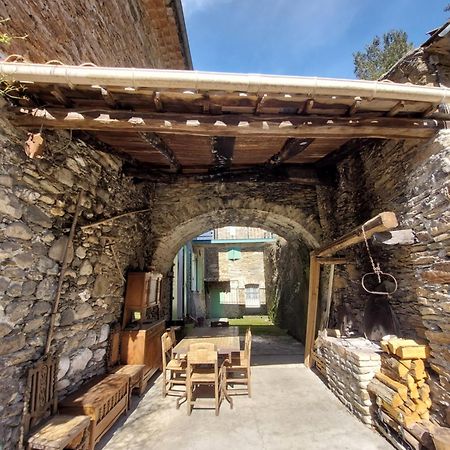 Gîte et jardin en bord de rivière Saumane Esterno foto