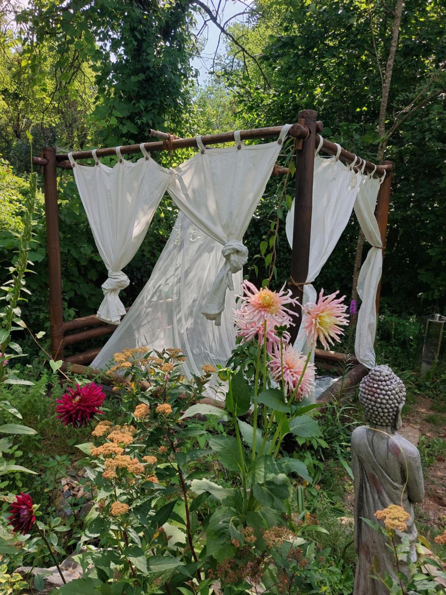 Gîte et jardin en bord de rivière Saumane Esterno foto