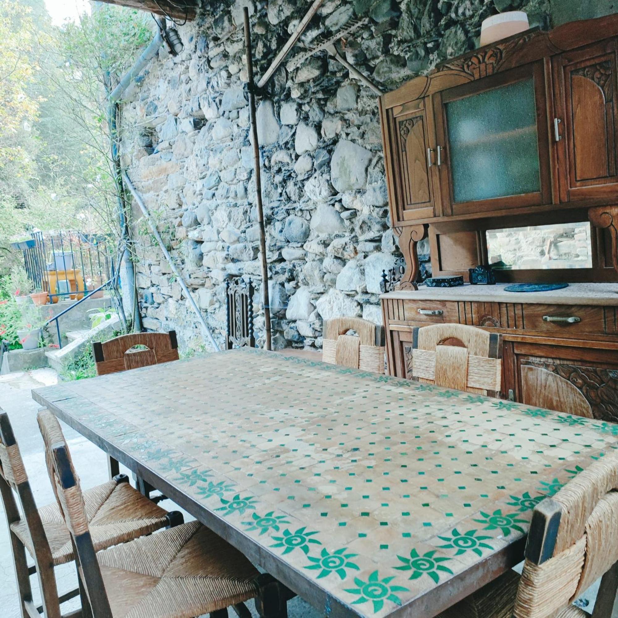 Gîte et jardin en bord de rivière Saumane Esterno foto