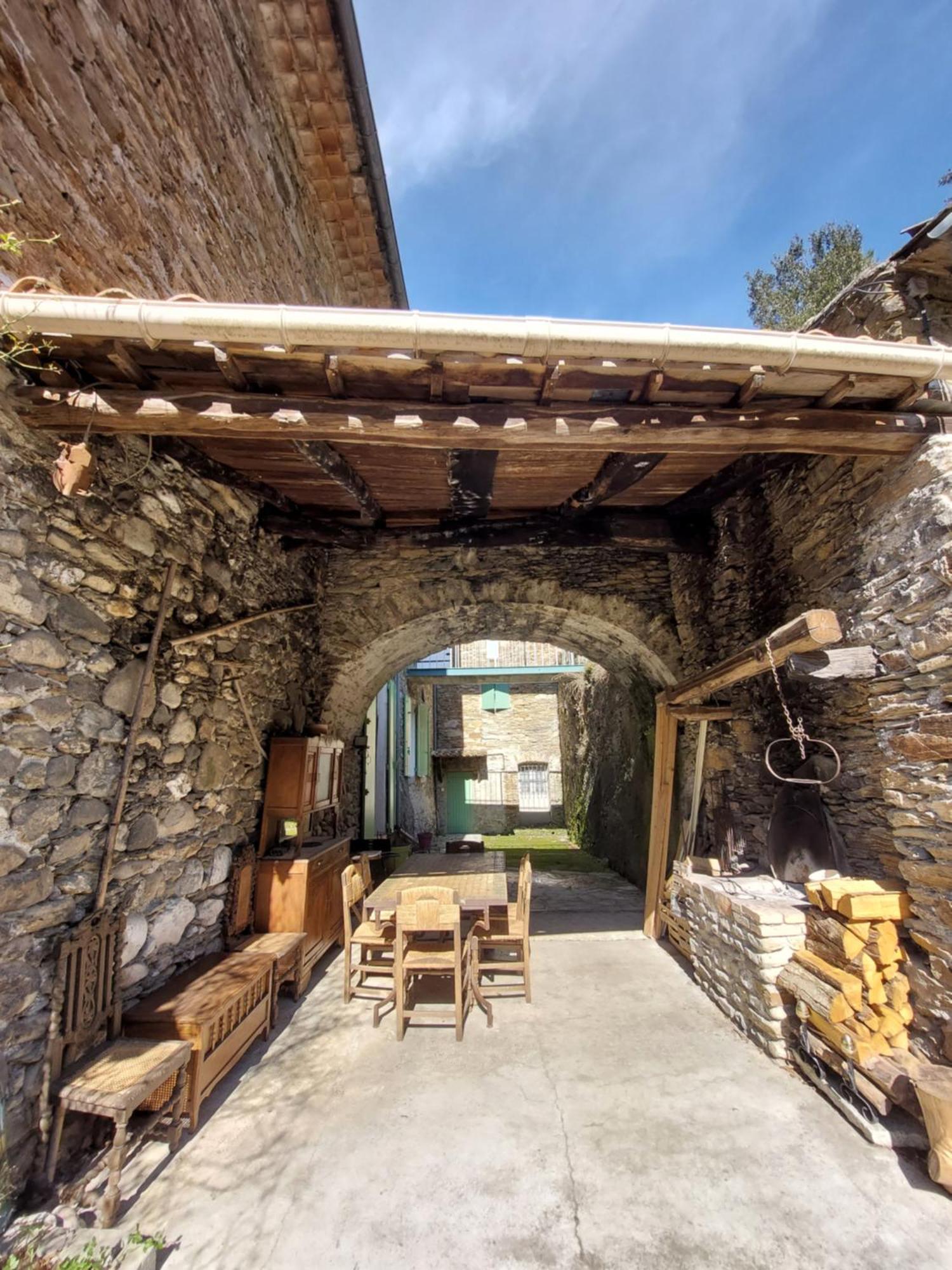 Gîte et jardin en bord de rivière Saumane Esterno foto